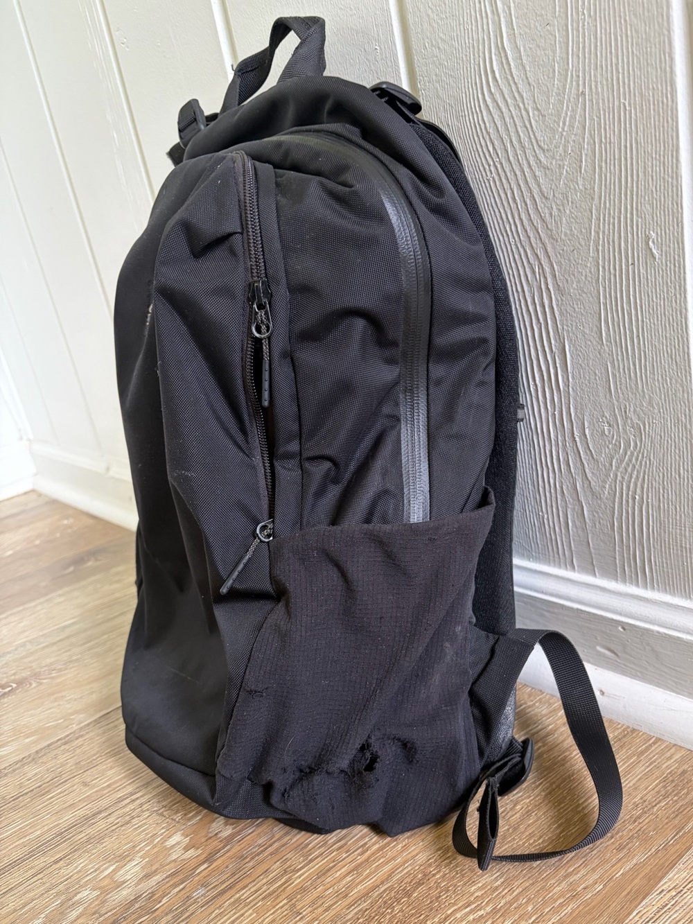 Lululemon LiftOS Commuter Backpack Black 20L | Travel Work Gym Bag - Picture 4 of 15
